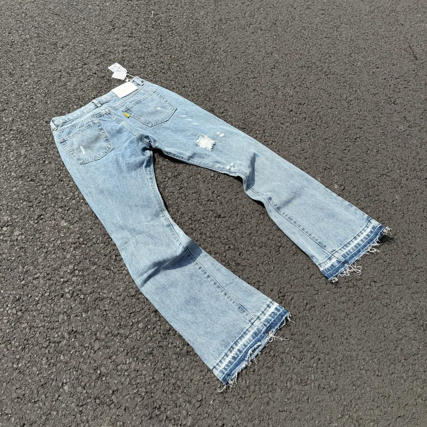 #8149 P250💰 GALLERY DEPT. Vintage hole patched and randomly tied loose washed flared jeans - truly restore the ultimate texture of Vintage - original hardware accessories, washed and other elevators, QR code analysis are all purchased from the original factory, high degree of restoration, you are welcome to compare with a certain product ~ - three-dimensional version, loose and comfortable, not picky about the figure, tall and slim, factory Seiko, original quality control, same style for men and women, can be matched with couples, versatile recommendation, must-have jeans for all seasons -Size: 28 30 32 34 36